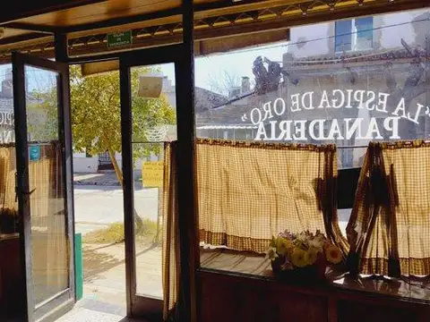 Casa 6 ambientes con 2 baños