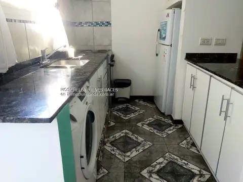 23 E/ 43 Y 44: GALPÓN COMERCIAL MÁS DEPTO DE 1 DORM.