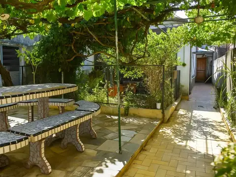 Casa 4 ambientes con 2 baños