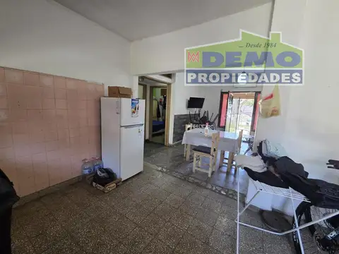 Casa 6 ambientes con 2 baños