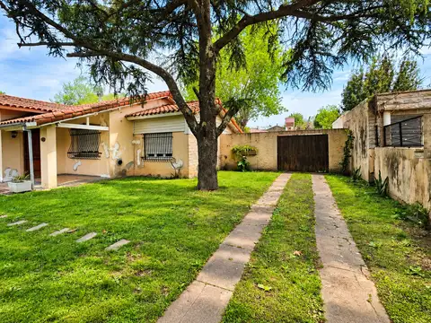 ¡APTA CREDITO! CASA SOBRE 2 LOTES EN SANTA RITA - 630 M²