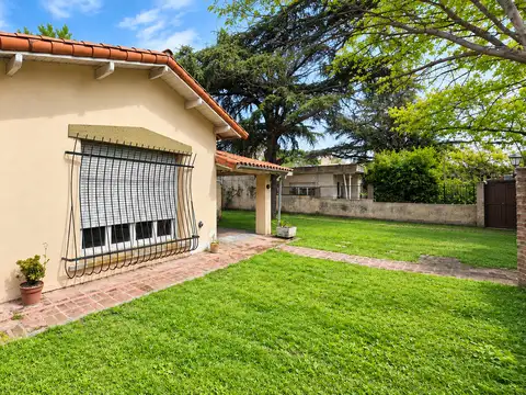 Casa en Venta con 4 cocheras