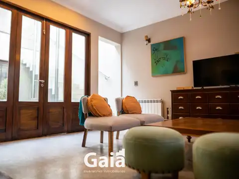 Casa en Venta con 2 cocheras