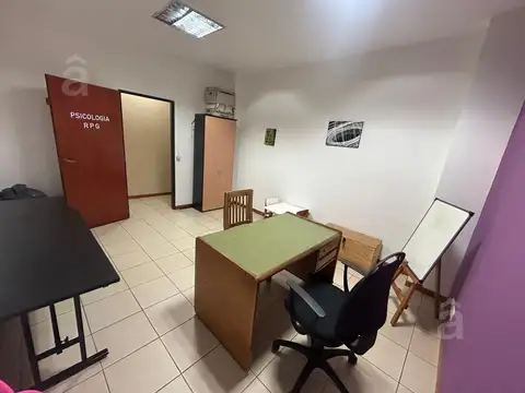 Oficina 6 ambientes con 2 baños