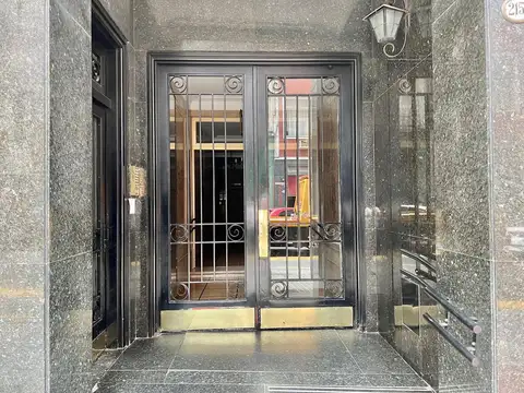 Interesante departamento en venta de 3 ambientes en Once.