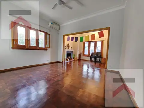 Hermoso chalet con 4 dormitorios en Victoria - Patio. Quincho y Parrilla!