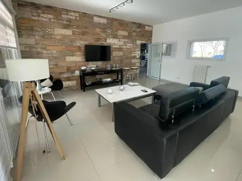 Casa 4 ambientes con 4 baños