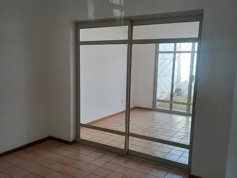 Casa en Alquiler con 1 cochera