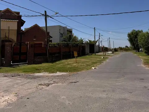Terreno en venta en Villa Castells, La Plata