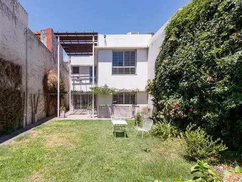 Casa de 3 dormitorios , jardín y quincho en Barrio Abasto , Rosario