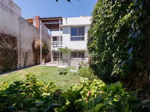 Casa de 3 dormitorios , jardín y quincho en Barrio Abasto , Rosario