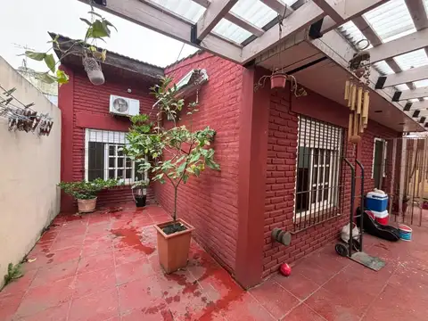 Depto Tipo Casa en Alquiler en Villa Luzuriaga, $ 700.000
