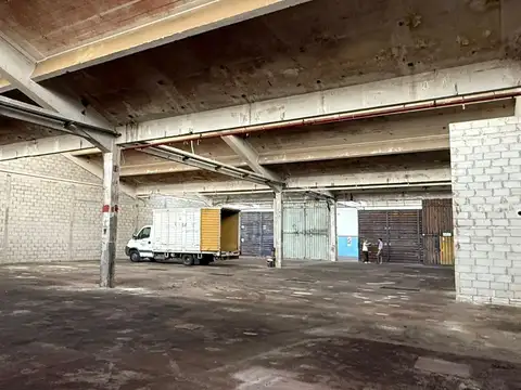 Depósito de 698 m2 cubiertos en Florida