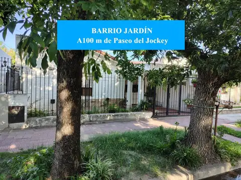 A una cuadra de PASEO DEL JOCKEY. Casa 3 dormitorios