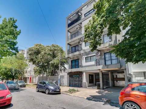 Deposito con cochera en venta adaptable a departamento de dos dormitorios