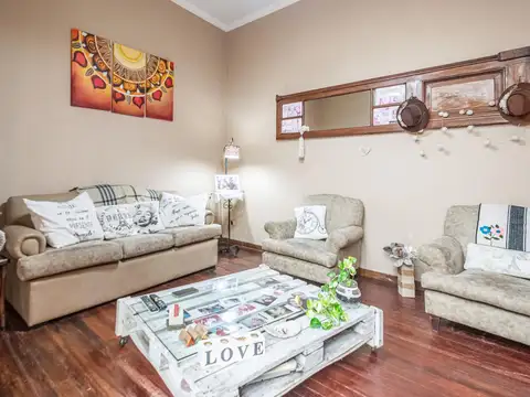 Depto Tipo Casa 6 ambientes con 2 baños