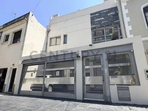 Villa del Parque-Casa de 5 ambientes con ascensor, patio, piscina, sauna, quincho y gym