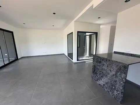 VENTA CASA A ESTRENAR SANTA SOFIA 4 AMBIENTES