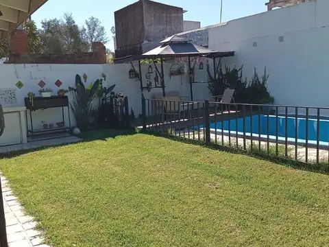 Casa 3 ambientes en venta en Benavidez con jardín, pileta y excelente ubicación
