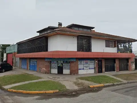 Ideal inversionista, SOLAMENTE LA PLANTA BAJA SON  5 LOCALES MAS UN ESPACIO LIBRE TIPO LOTE 