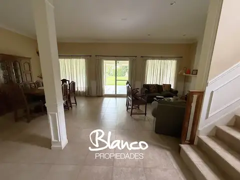 Casa 5 ambientes con 4 baños