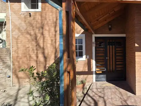 Venta Cinco Saltos- Apto Credito- Casa 3 Dorm. - Saavedra 900