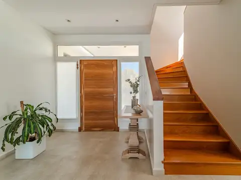 Casa 5 ambientes con 4 baños