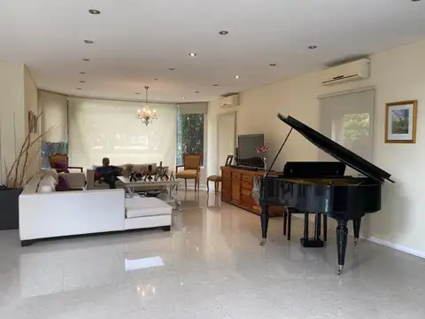 Casa en Alquiler de 4 dormitorios