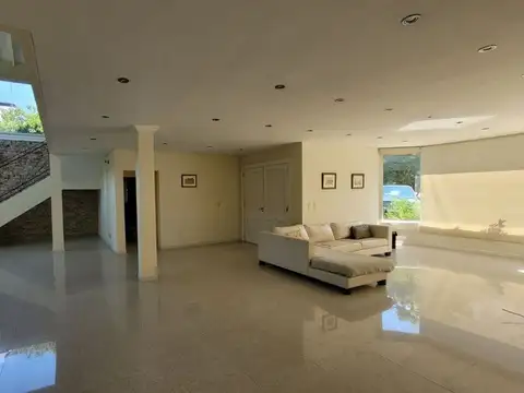 Casa en Alquiler en Septiembre, USD 1.400