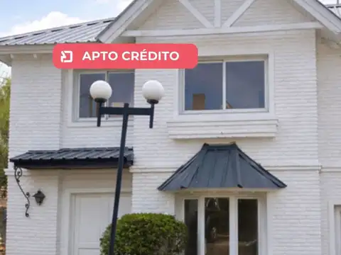 Venta de Casa en Housing "Las Lomitas" en Argüello 3 dormitorios. Muy luminosa
