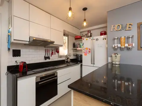 VENTA DPTO TRIPLEX 4 AMB EN MORON - PERMUTA