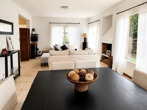 Casa 6 ambientes con 3 baños