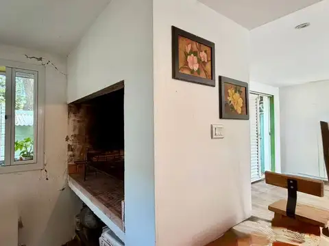 Casa 6 ambientes con 2 baños
