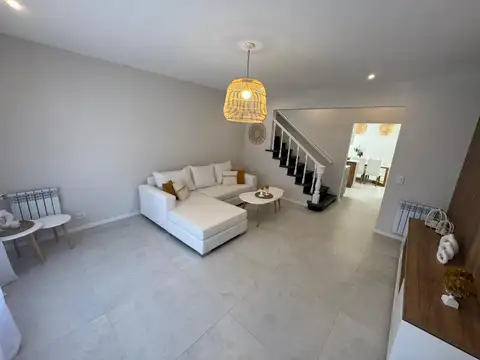 Depto Tipo Casa en Venta con 1 cocheras