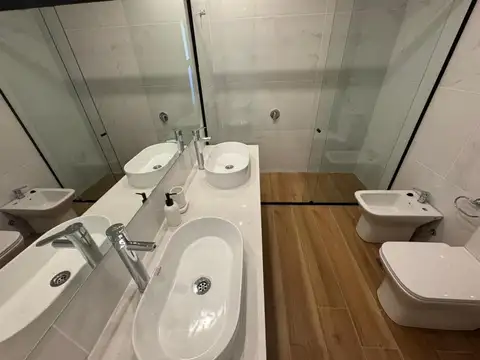 Hermoso Chalet, zona centro, reciclado a nuevo.