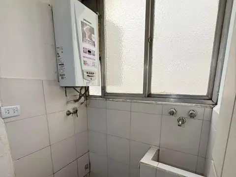 Monoambiete - Lateral - Balcon Frances - Cocina y Lavadero