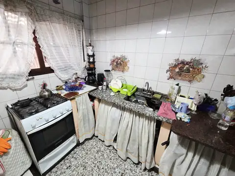 Casa a Reciclar con Local en Lote Propio | Oportunidad de Negocio | San Cristóbal  Descripción