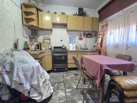 Casa 2 Viviendas en Venta | 6 Ambientes | Patio, Quincho y Cochera | Excelente Ubicacion