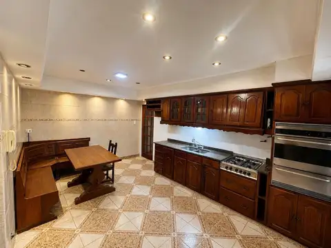 Casa 5 ambientes con 3 baños
