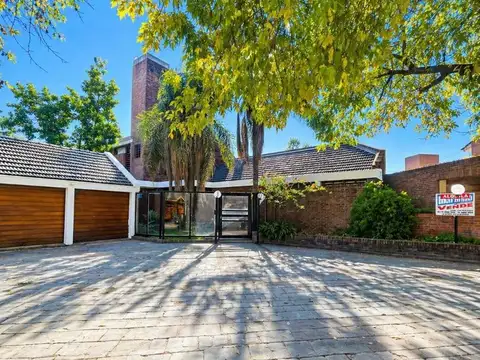 CASA DE CATEGORIA EN VENTA EN MERLO