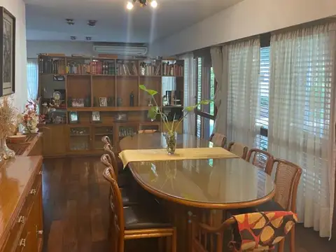 Casa en Venta con 3 cocheras