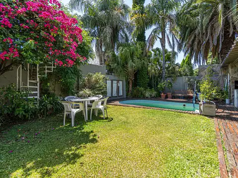Venta casa en Villa Ballester, 4 AMBIENTES, PARQUE , PISCINA , QUINCHO, GARAGE. TERRAZA