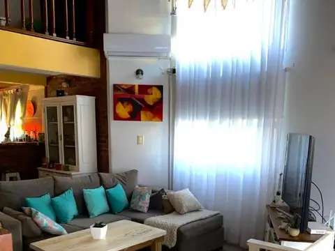 Casa en Alquiler con 2 cocheras