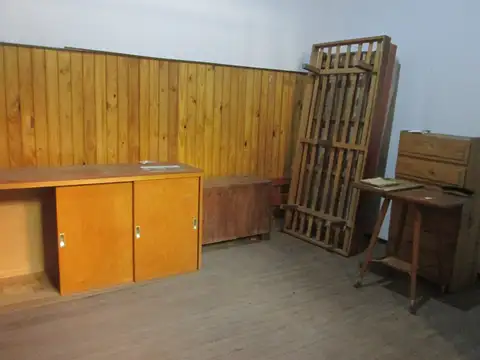 6 amb. (2 p.h. ideal 2 flias) 2 cocinas, 2 baños, fondo libre