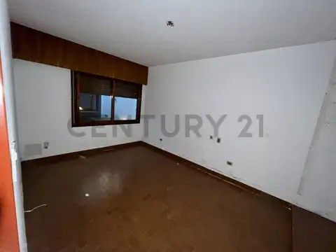 Carlos casaffousth 1600, Piso 0