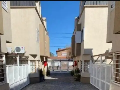 Depto Tipo Casa en Venta en Villa Sarmiento, USD 169.000