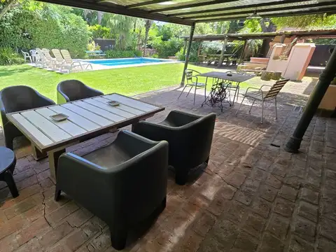 CASA en VENTA en LA HORQUETA, 9 AMBIENTES JARDIN
