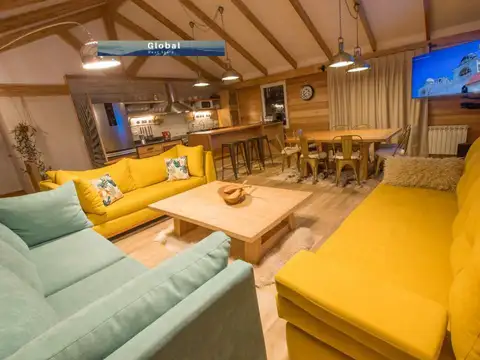 Casa en Alquiler Temporal con 2 cocheras