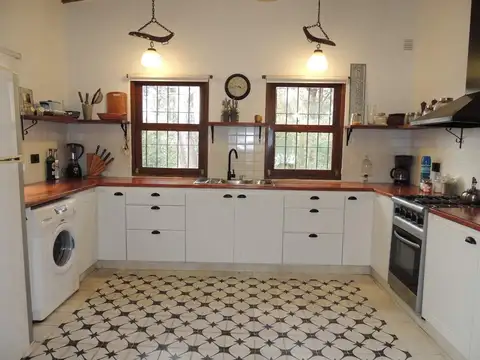 Casa 5 ambientes con 2 baños