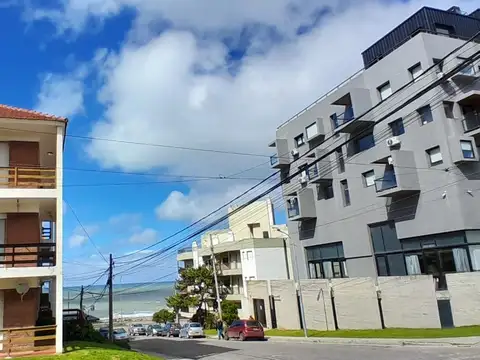 Excelente departamento 2 ambientes en excelente estado, todo externo con vista al mar.